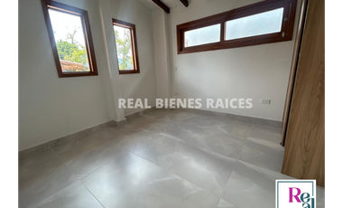 Casa Medianera en Unidad Cerrada