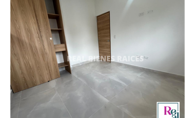 Casa Medianera en Unidad Cerrada