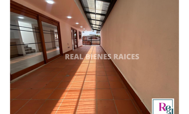 Casa Medianera en Unidad Cerrada