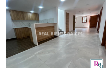 Casa Medianera en Unidad Cerrada