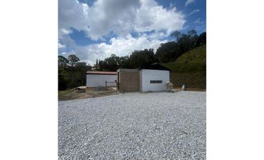 Casa finca para estrenar, en Marinilla Vereda Las Mercedes 