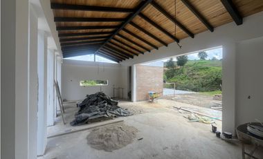 Casa finca para estrenar, en Marinilla Vereda Las Mercedes 