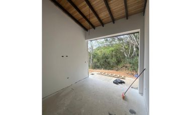 Casa finca para estrenar, en Marinilla Vereda Las Mercedes 