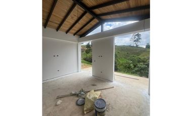 Casa finca para estrenar, en Marinilla Vereda Las Mercedes 
