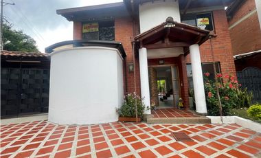ALQUILO ESPECTACULAR CASA EN CONDOMINIO MACONDO CERRITO PEREIRA FQ