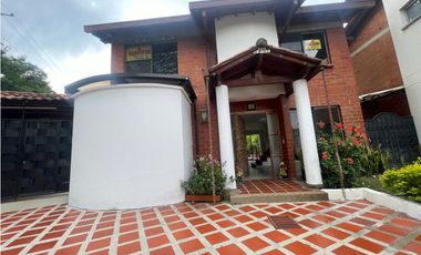 ALQUILO ESPECTACULAR CASA EN CONDOMINIO MACONDO CERRITO PEREIRA FQ