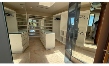 Casa en venta Puerto Cancún frente al canal con muelle