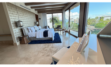 Casa en venta Puerto Cancún frente al canal con muelle