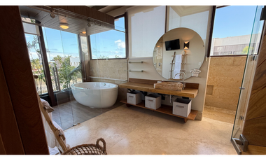 Casa en venta Puerto Cancún frente al canal con muelle