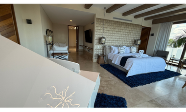 Casa en venta Puerto Cancún frente al canal con muelle