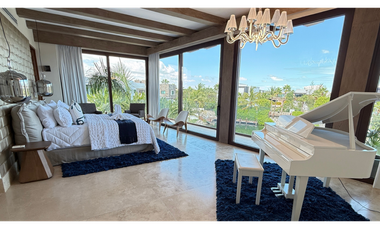 Casa en venta Puerto Cancún frente al canal con muelle