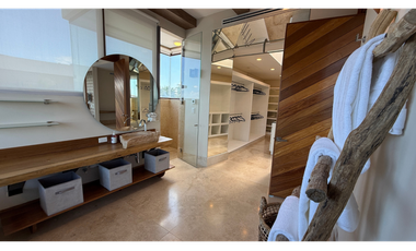 Casa en venta Puerto Cancún frente al canal con muelle