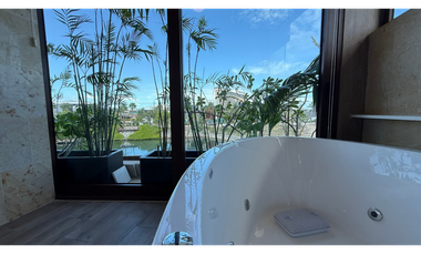 Casa en venta Puerto Cancún frente al canal con muelle