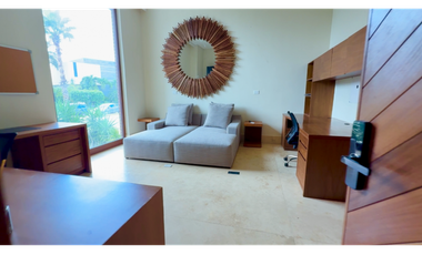 Casa en venta Puerto Cancún frente al canal con muelle