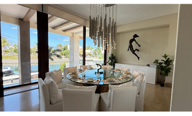 Casa en venta Puerto Cancún frente al canal con muelle