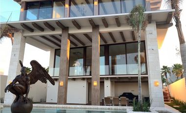 Casa en venta Puerto Cancún frente al canal con muelle