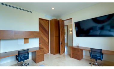 Casa en venta Puerto Cancún frente al canal con muelle