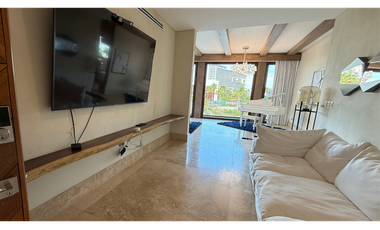 Casa en venta Puerto Cancún frente al canal con muelle
