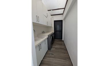 En venta casa de 5 habitaciones urb. Altos de Manta Beach