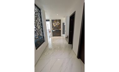 En venta casa de 5 habitaciones urb. Altos de Manta Beach