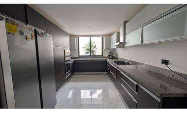 En venta casa de 5 habitaciones urb. Altos de Manta Beach