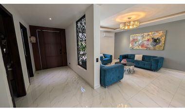 En venta casa de 5 habitaciones urb. Altos de Manta Beach