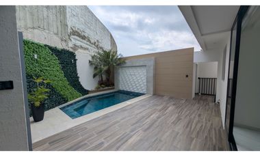 En venta casa de 5 habitaciones urb. Altos de Manta Beach