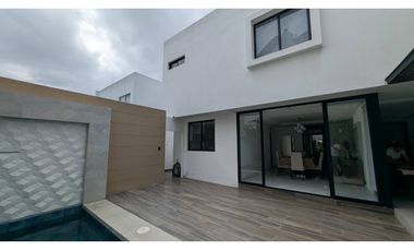 En venta casa de 5 habitaciones urb. Altos de Manta Beach