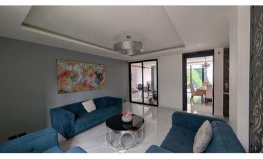 En venta casa de 5 habitaciones urb. Altos de Manta Beach