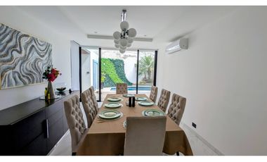 En venta casa de 5 habitaciones urb. Altos de Manta Beach