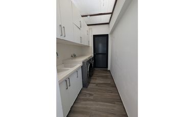 En venta casa de 5 habitaciones urb. Altos de Manta Beach