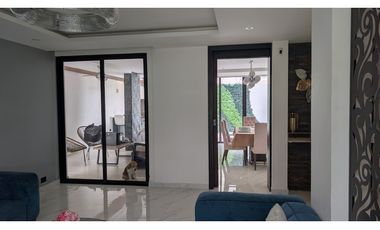 En venta casa de 5 habitaciones urb. Altos de Manta Beach