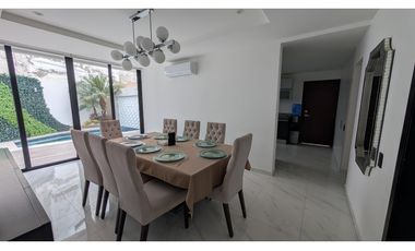 En venta casa de 5 habitaciones urb. Altos de Manta Beach
