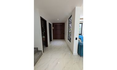 En venta casa de 5 habitaciones urb. Altos de Manta Beach