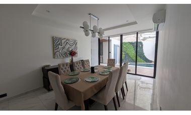 En venta casa de 5 habitaciones urb. Altos de Manta Beach