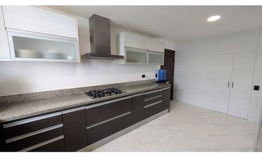 En venta casa de 5 habitaciones urb. Altos de Manta Beach
