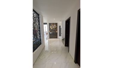 En venta casa de 5 habitaciones urb. Altos de Manta Beach