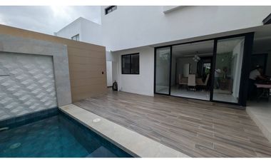 En venta casa de 5 habitaciones urb. Altos de Manta Beach
