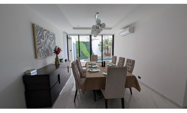 En venta casa de 5 habitaciones urb. Altos de Manta Beach