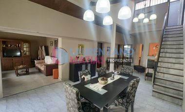 ALQUILER - CASA 4 AMBIENTES CON GARAGE, PATIO Y TERRAZA - VILLA REAL