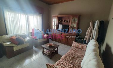 ALQUILER - CASA 4 AMBIENTES CON GARAGE, PATIO Y TERRAZA - VILLA REAL