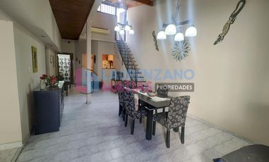 ALQUILER - CASA 4 AMBIENTES CON GARAGE, PATIO Y TERRAZA - VILLA REAL