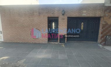 ALQUILER - CASA 4 AMBIENTES CON GARAGE, PATIO Y TERRAZA - VILLA REAL