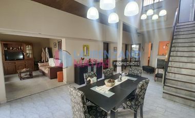 ALQUILER - CASA 4 AMBIENTES CON GARAGE, PATIO Y TERRAZA - VILLA REAL