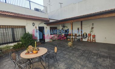 ALQUILER - CASA 4 AMBIENTES CON GARAGE, PATIO Y TERRAZA - VILLA REAL