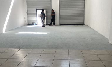 Se renta Local sobre Av Sombrerete, Col las Americas de 100 m2. Queretaro