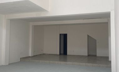 Se renta Local sobre Av Sombrerete, Col las Americas de 100 m2. Queretaro