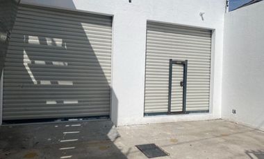 Se renta Local sobre Av Sombrerete, Col las Americas de 100 m2. Queretaro