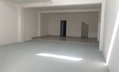 Se renta Local sobre Av Sombrerete, Col las Americas de 100 m2. Queretaro