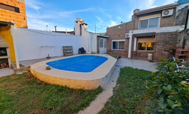 Casa de 3 dormitorios patio con pileta, quincho y cochera en  la cuidad de Diamante - Entre Rios